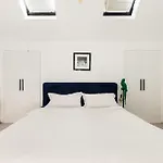 Stylish 2 Bed Loft Apartment With Terrace 2 Min From Tube