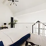 Stylish 2 Bed Loft Apartment With Terrace 2 Min From Tube