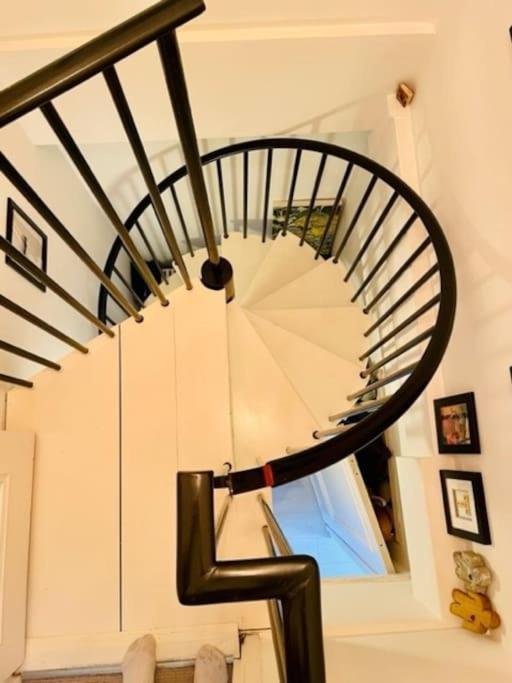 Stylish 2 Bed Loft With Terrace 2 Min From Tube *