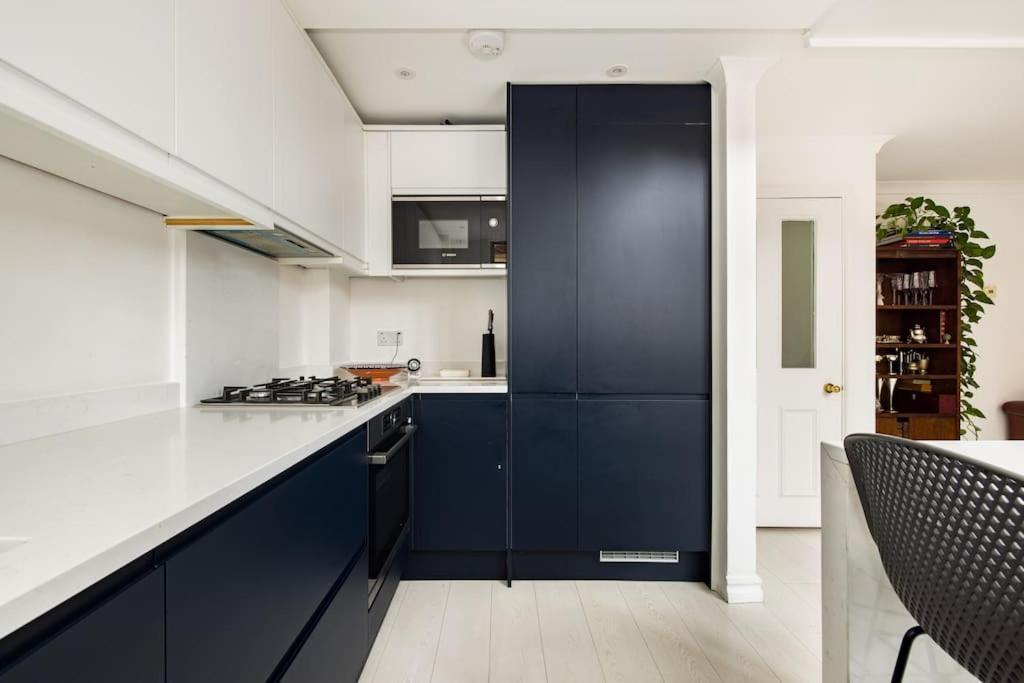 Stylish 2 Bed Loft With Terrace 2 Min From Tube * Londra