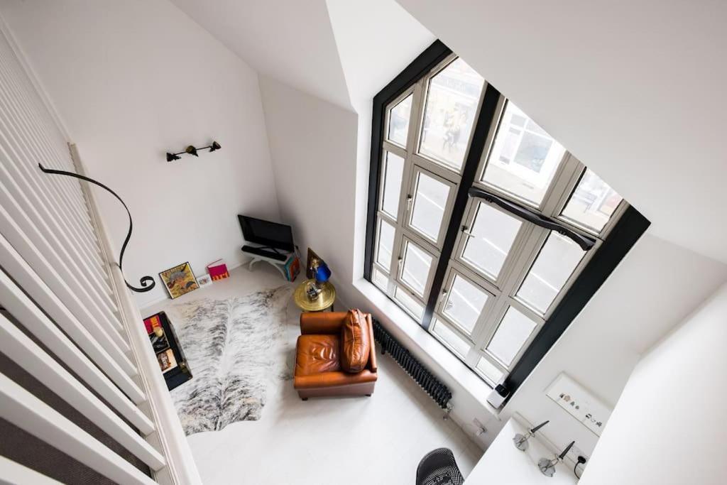Stylish 2 Bed Loft With Terrace 2 Min From Tube Appartamento