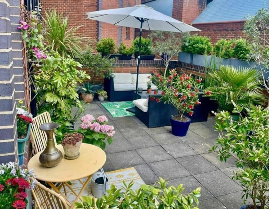 Stylish 2 Bed Loft With Terrace 2 Min From Tube *