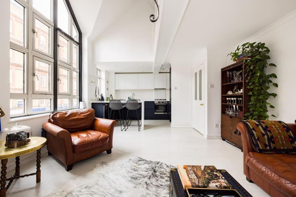 Stylish 2 Bed Loft With Terrace 2 Min From Tube Appartamento