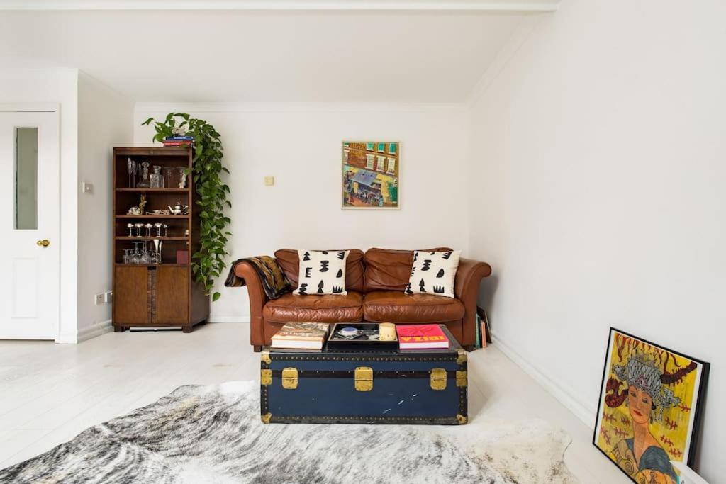 Stylish 2 Bed Loft With Terrace 2 Min From Tube *